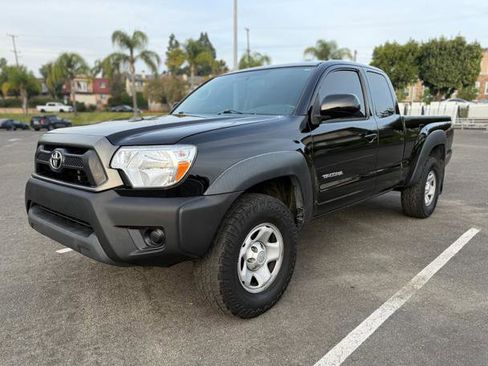 Used 2014 Toyota Tacoma 4x4 Access Cab w/ Convenience Package image 1