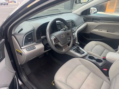 Used 2017 Hyundai Elantra SE image 5