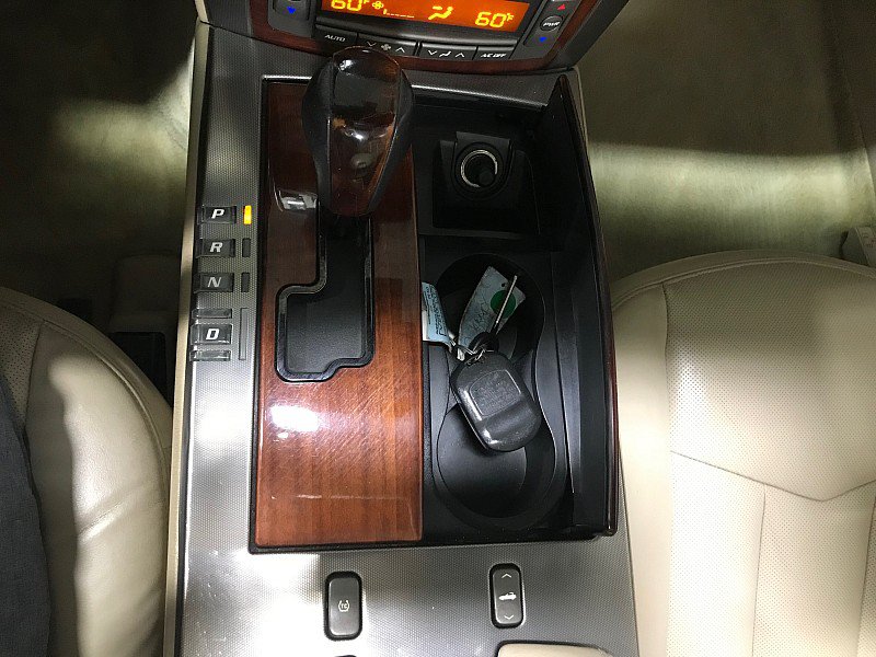 Used 2007 Cadillac XLR RWD image 30