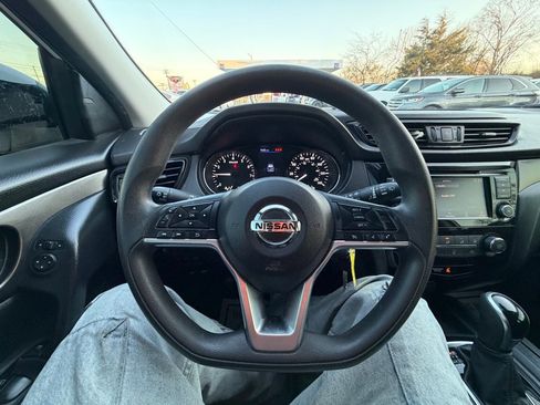 Used 2020 Nissan Rogue Sport S image 13
