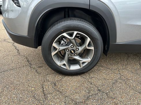 Used 2025 Chevrolet Trax LT image 5