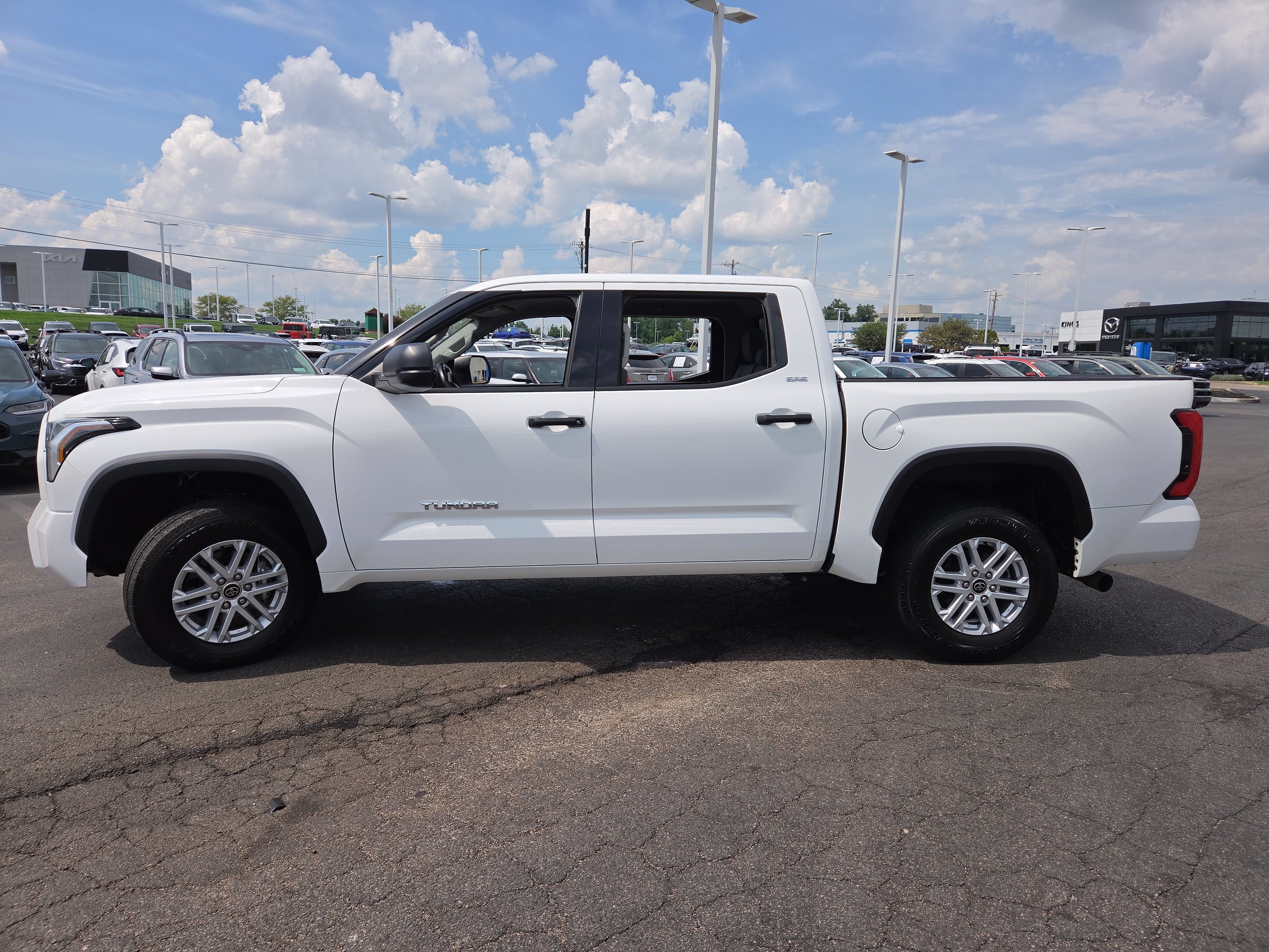 Used 2022 Toyota Tundra SR5 AWD/4WD image 4