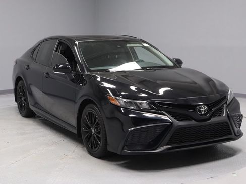 Used 2022 Toyota Camry SE w/ Convenience Package FWD image 1