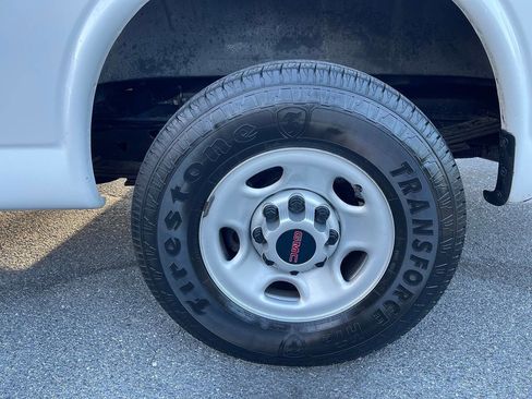 Used 2019 GMC Savana 2500 w/ Enhanced Convenience Package image 11