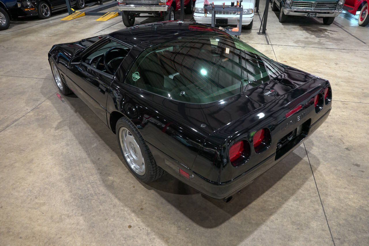 Used 1991 Chevrolet Corvette Coupe RWD image 16