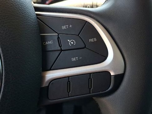 Used 2021 Jeep Renegade Latitude FWD image 18
