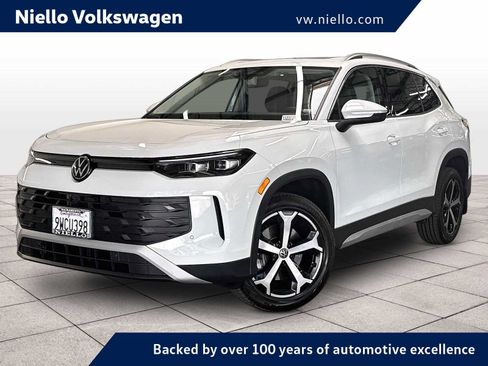 Used 2026 Volkswagen Tiguan SE w/ Panoramic Sunroof Package AWD/4WD image 1