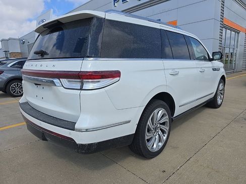 Used 2024 Lincoln Navigator Premiere image 4