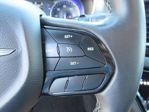 Used 2018 Chrysler Pacifica Touring Plus w/ S Appearance Package FWD image 22