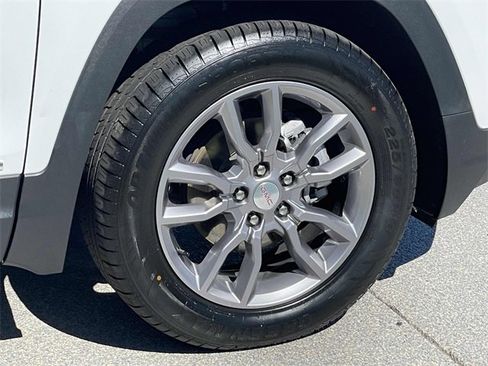 Used 2024 GMC Terrain SLT image 25