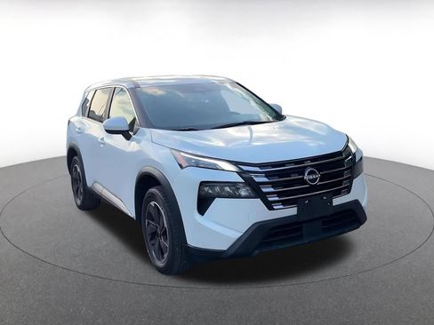 Used 2025 Nissan Rogue SV AWD/4WD image 3