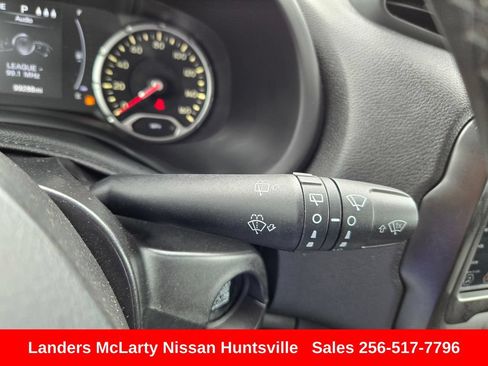 Used 2019 Jeep Renegade Latitude AWD/4WD image 24