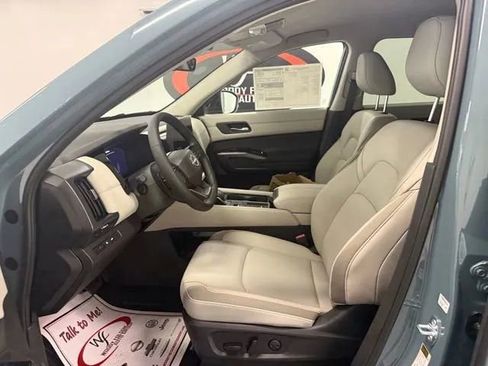 New 2026 Nissan Pathfinder SL image 11