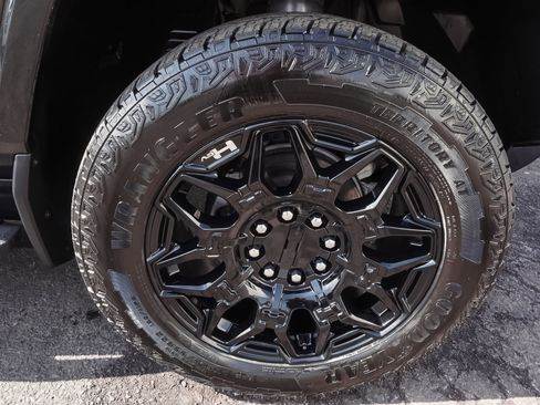 Used 2025 GMC Hummer EV 2X w/ LPO, Dark Essentials Package image 8