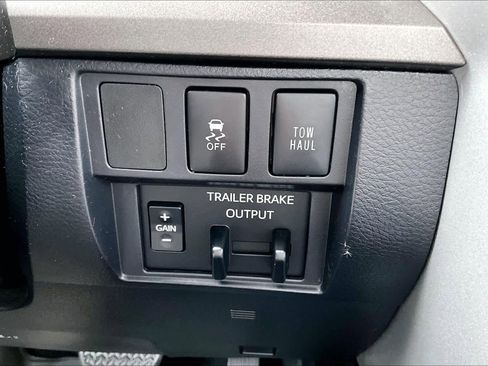 Certified 2018 Toyota Tundra SR5 w/ TRD Off Road Package AWD/4WD image 34