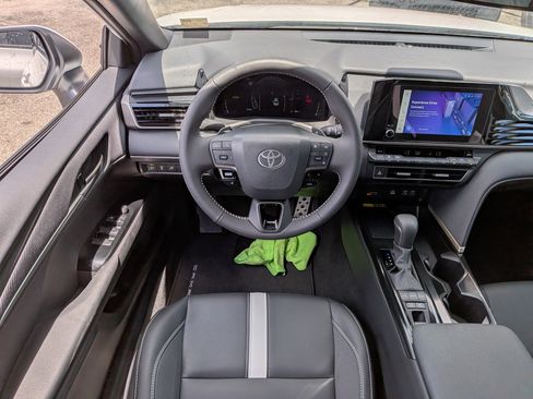 Used 2025 Toyota Camry SE FWD image 16