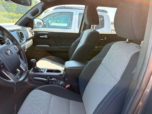 Used 2023 Toyota Tacoma TRD Off-Road AWD/4WD image 9