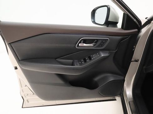 Used 2022 Nissan Rogue Platinum w/ Head-Up Display Package image 7