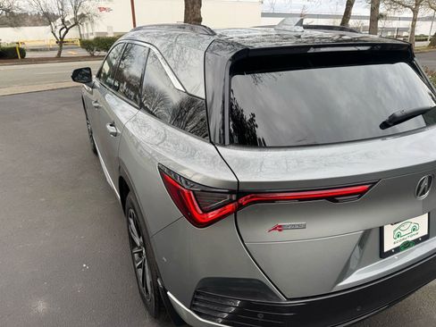 Used 2024 Acura ZDX A-Spec image 8