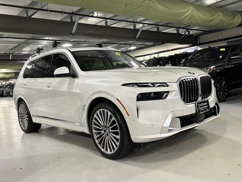 Used 2023 BMW X7 xDrive40i w/ Premium Package AWD/4WD image 1