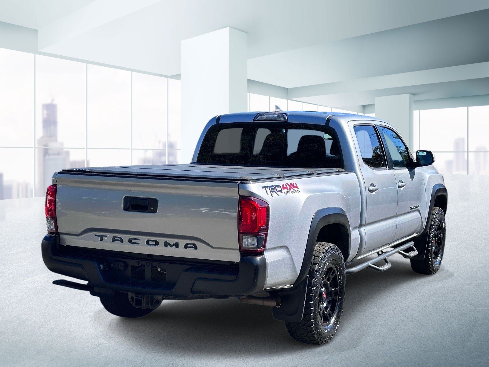 Used 2018 Toyota Tacoma TRD Off-Road AWD/4WD image 4