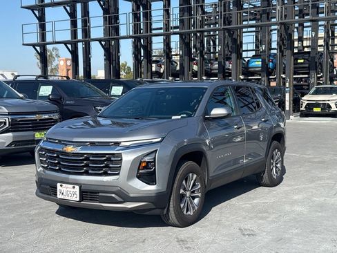Used 2026 Chevrolet Equinox LT FWD image 1
