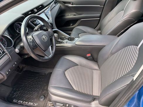 Used 2019 Toyota Camry SE FWD image 11