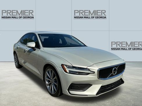 Used 2019 Volvo S60 T5 Momentum w/ Multimedia Package image 3
