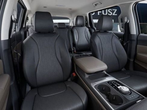 New 2026 Kia Carnival LXS FWD image 15