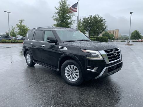 Used 2021 Nissan Armada SV AWD/4WD image 2