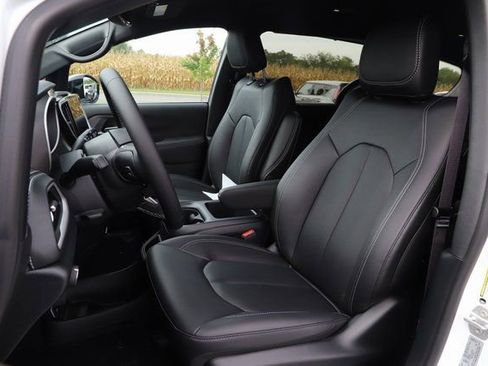 New 2026 Chrysler Pacifica Select FWD image 14
