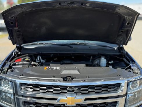 Used 2019 Chevrolet Suburban LT RWD image 28