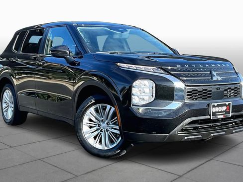 Used 2023 Mitsubishi Outlander ES image 2