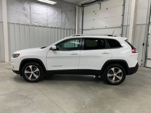 Used 2019 Jeep Cherokee Limited w/ Technology Group AWD/4WD image 3