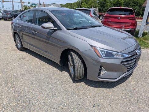 Used 2020 Hyundai Elantra SEL w/ Winter Weather Package FWD image 8