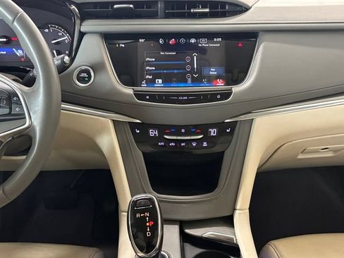 Used 2018 Cadillac XT5 Luxury w/ Driver Awareness Package FWD image 4