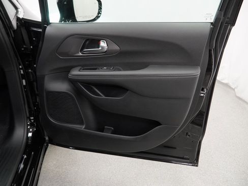 New 2026 Chrysler Pacifica Select image 30