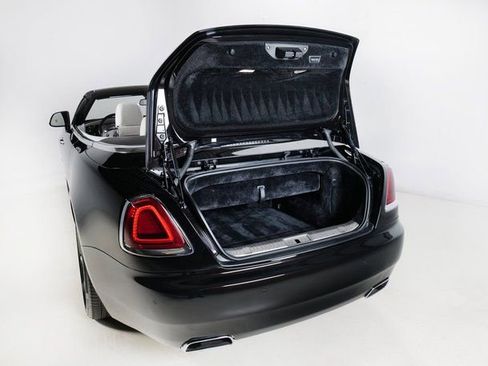 Used 2018 Rolls-Royce Dawn image 39