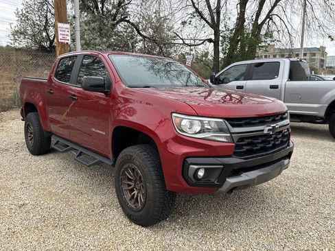 Used 2021 Chevrolet Colorado Z71 AWD/4WD image 2