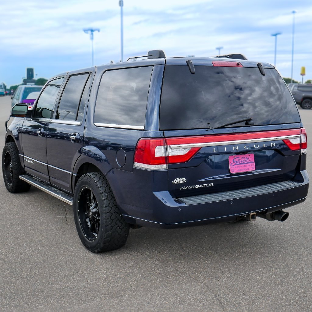 Used 2016 Lincoln Navigator Select AWD/4WD image 5