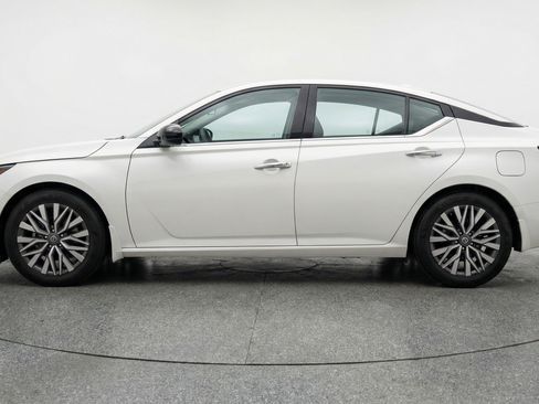 Used 2025 Nissan Altima 2.5 SV image 5
