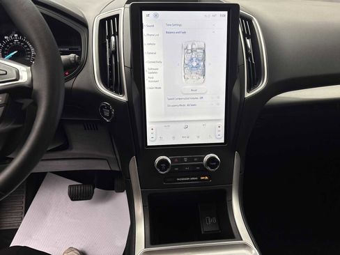 Used 2024 Ford Edge SEL w/ Convenience Package image 30