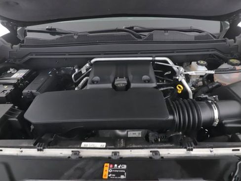 Used 2025 GMC Canyon AT4 w/ Technology Plus Package image 15