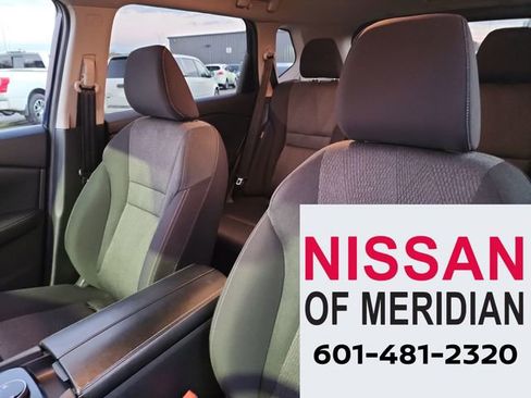 Used 2024 Nissan Rogue SV image 11