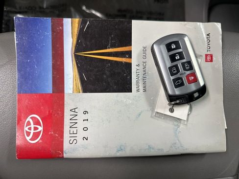 Used 2019 Toyota Sienna XLE image 40