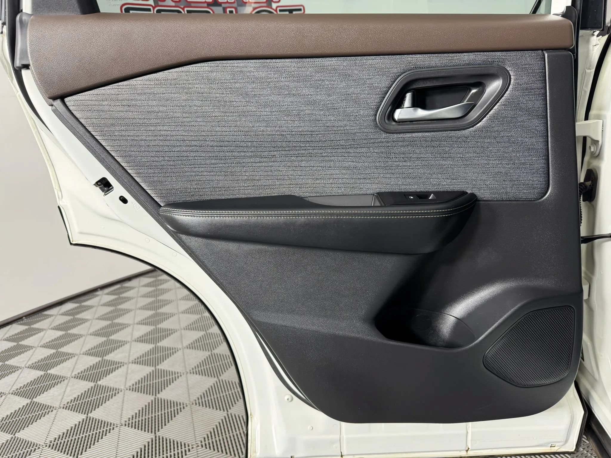 Used 2023 Nissan Rogue SV AWD/4WD image 41