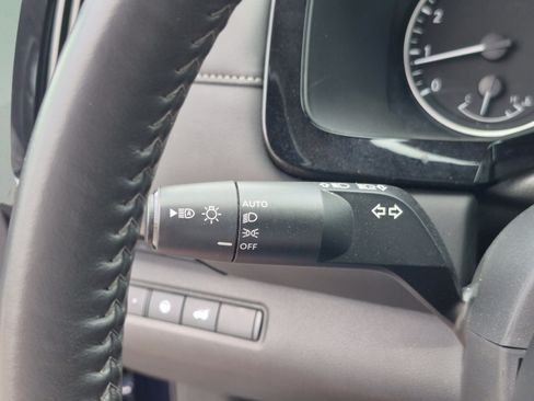 Used 2025 Nissan Pathfinder SV FWD image 38