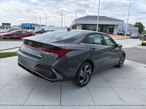 New 2026 Hyundai Elantra Limited FWD image 4