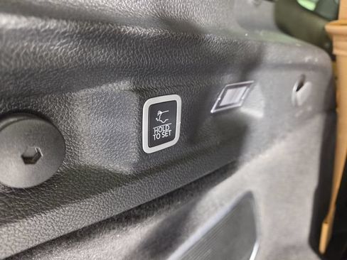 Used 2021 Jeep Grand Cherokee L Summit w/ Luxury Tech Group V AWD/4WD image 36