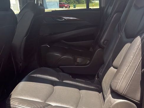 Used 2019 Cadillac Escalade ESV Luxury AWD/4WD image 9